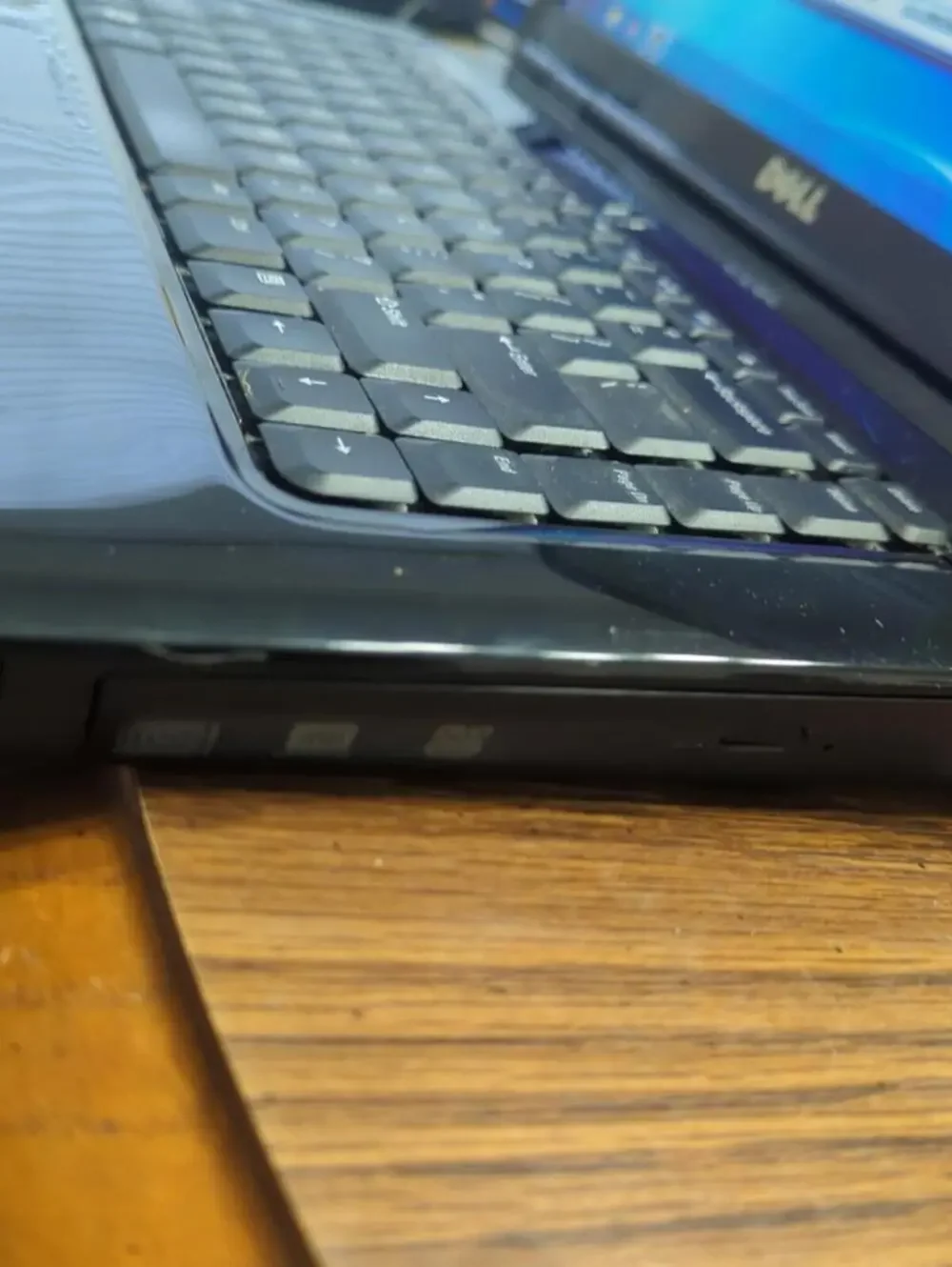 Dell Inspiron 1545 (win 7-3gb Ram - 120gb SSD -c2d- Wi-Fi - Webcam - Dvd-rw)